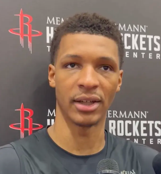 火箭球员小贾巴里-史密斯接受了记者采访，谈到了凯文-杜兰特，小贾巴里表示：“湖人