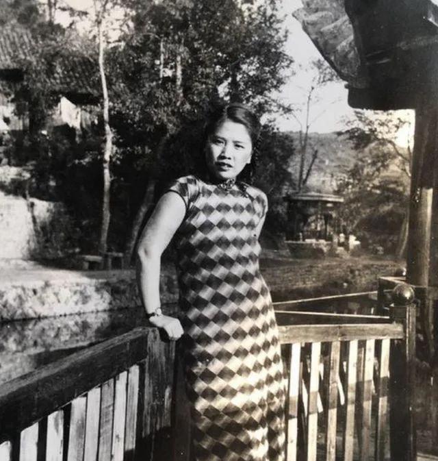 1938年，周恩来安排一女特工打入国民党内部，谁知她竟嫁给国军高官，身份