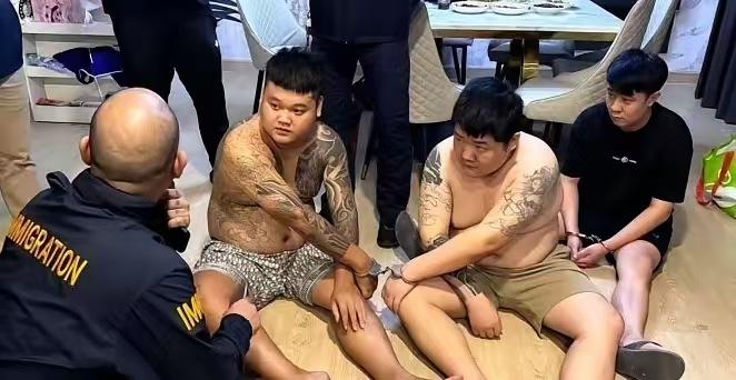 “真是越想越后怕！”泰国特警破门冲进一栋别墅时，先听见的是铁链擦地的刺耳声。屋里