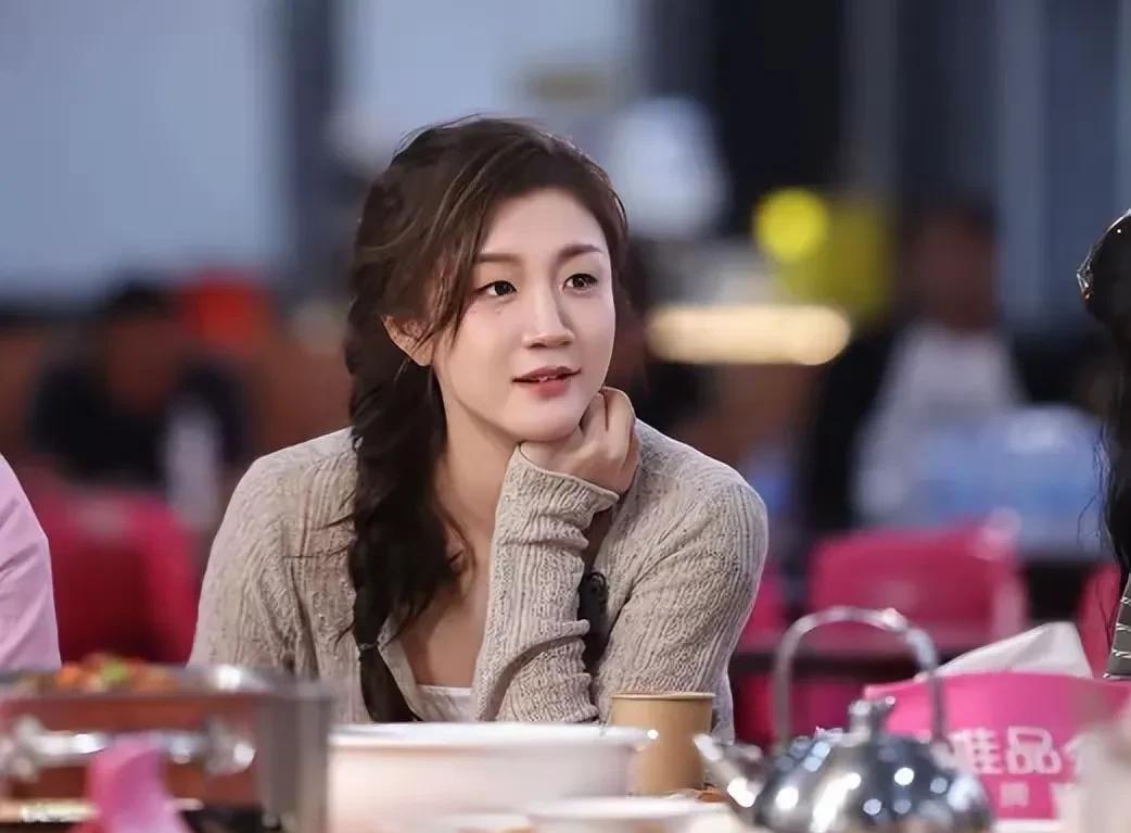 陈梦说，前阵子我和我妈一块儿上了《是妈妈是女儿》节目。张泉灵老师突然问我找对象的