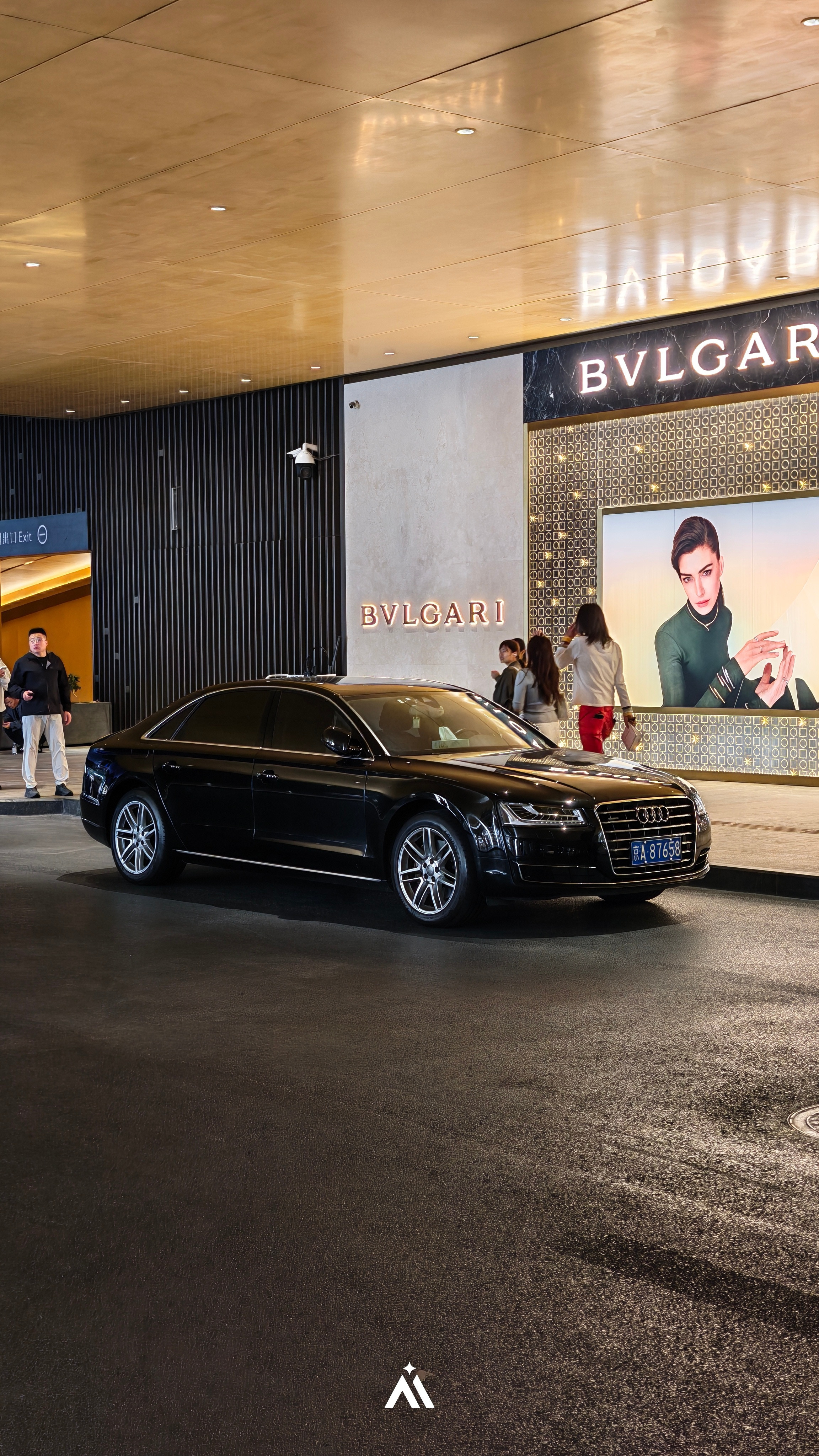 能把车开进来停这儿的，什么段位深圳·深圳湾万象城