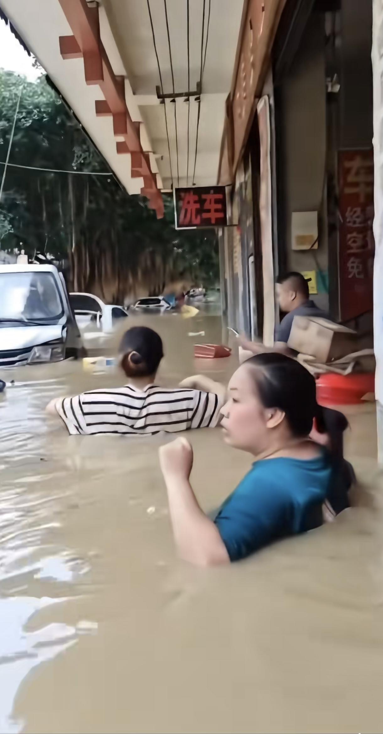 水患无情，一到夏天一些南方地区就发洪水，真的是折磨人。气候变化，南北极的冰化，海