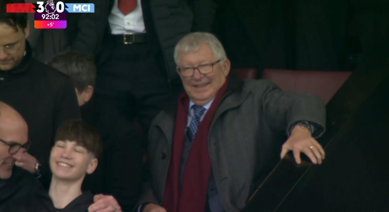 弗格森:看到了吗？这就是我为啥推荐卡里克，他懂如何调配每个球员。卡里克:我不