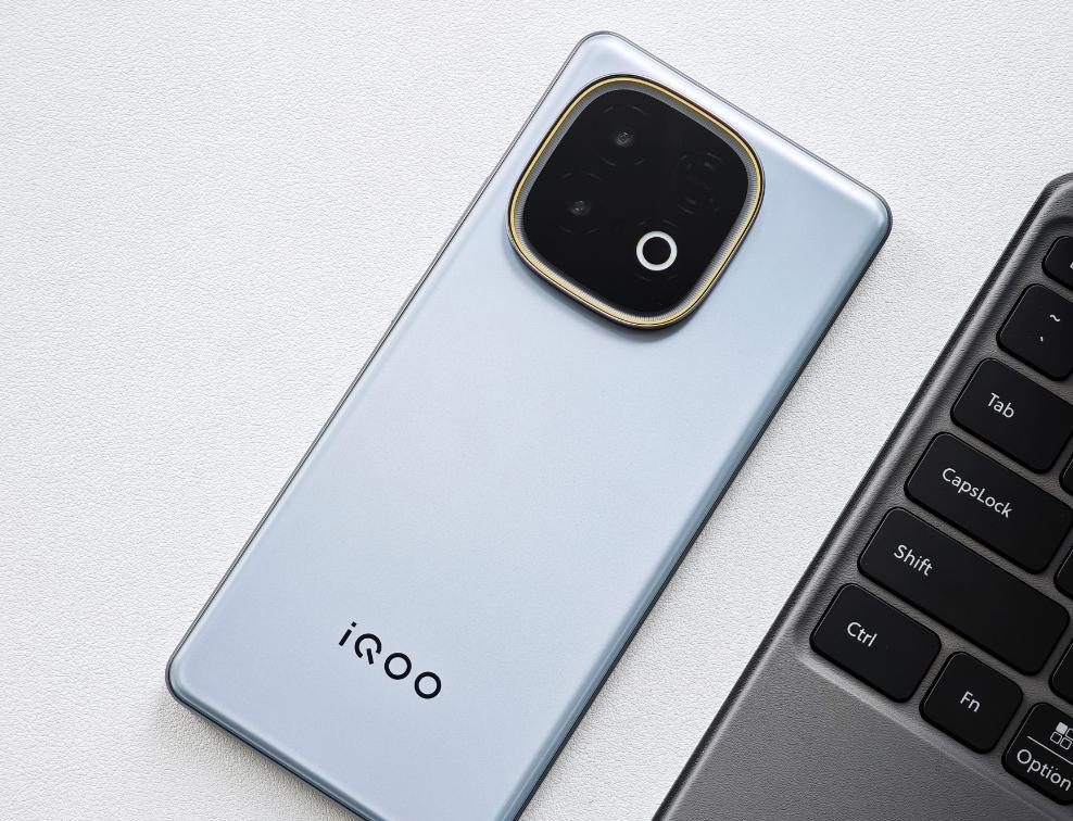 iQOO杀疯了！天玑9400+旗舰1649元，8000mAh续航封神续航崩