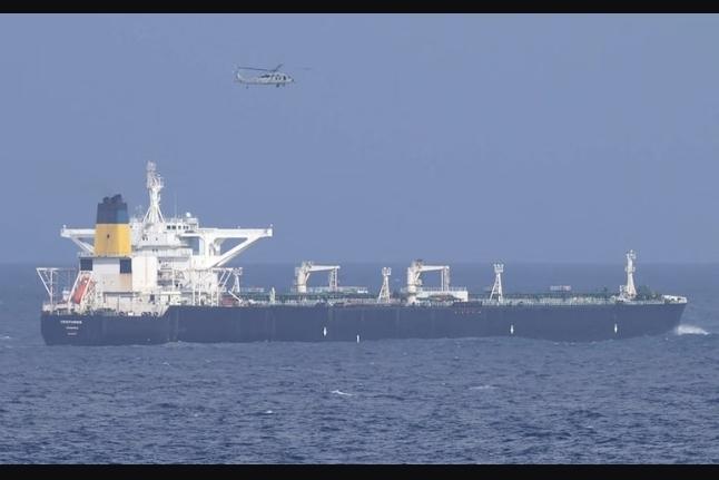 俄罗斯油轮太会玩！耍得美军10多天团团转，登船后直接懵圈谁能想到，美军在海