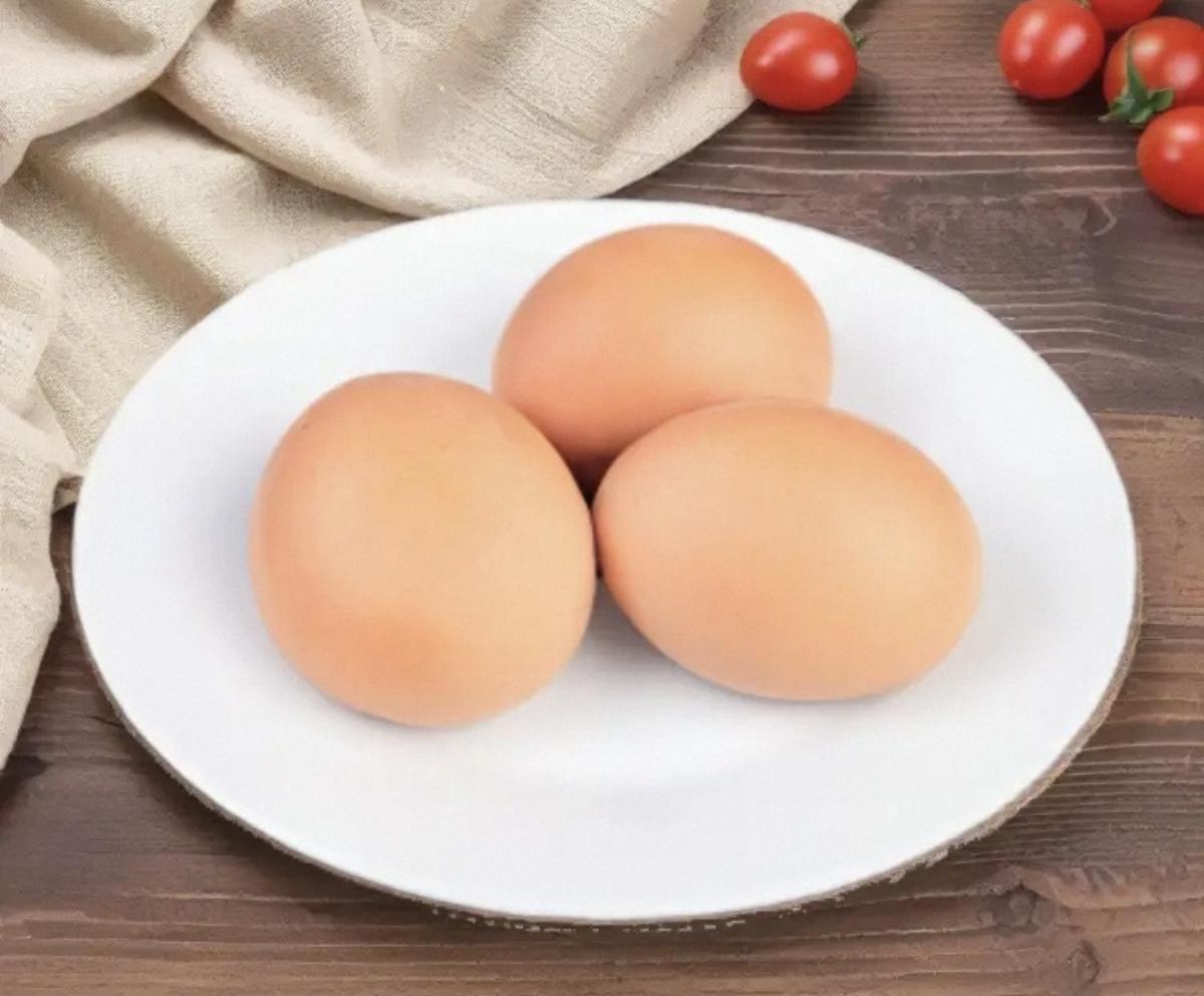 一位网友说，她蒸了鸡蛋羹给儿媳妇吃。但是由于没有事先清洗蛋壳，就直接打破鸡蛋，放