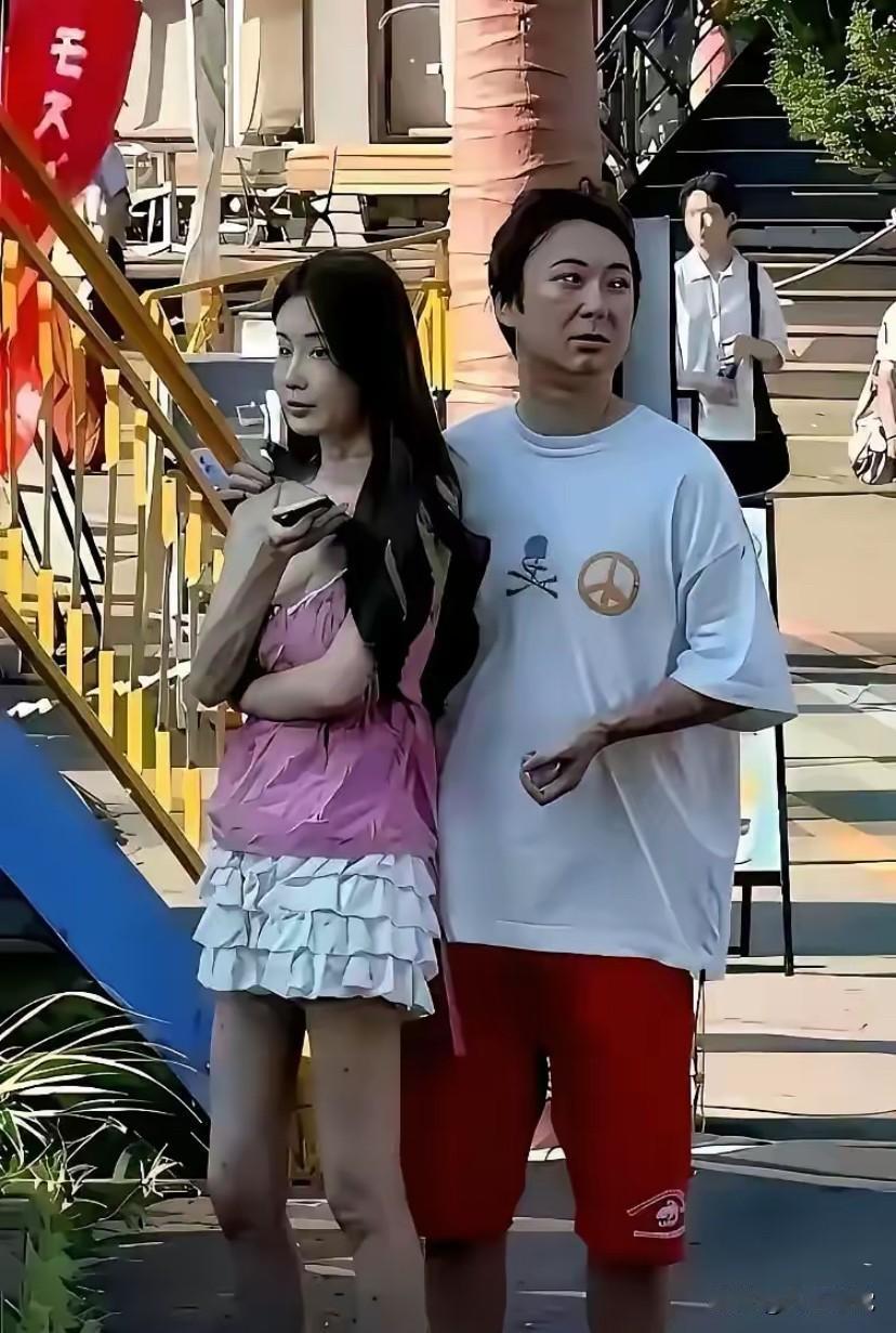 近来，万达广场老板王健林儿子王思聪看上去目光呆滞，头发稀疏，没点精神气，才38岁