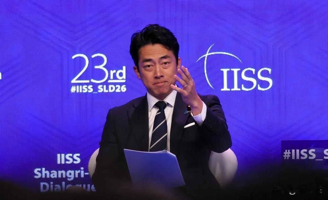 日本防长小泉否认“新军国主义”，反指责中国军事扩张日本防卫大臣小泉进次郎首次