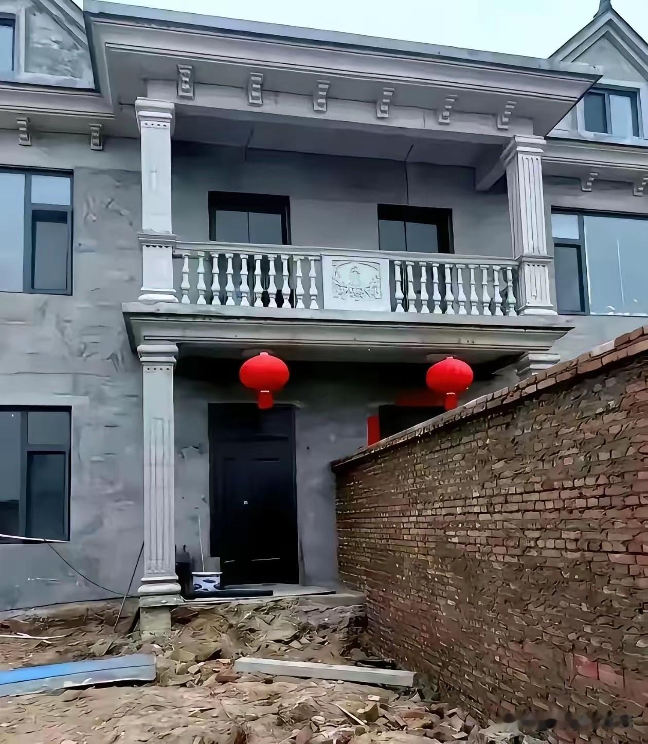 你觉得两兄弟一起建房，后又强行分开好不好？