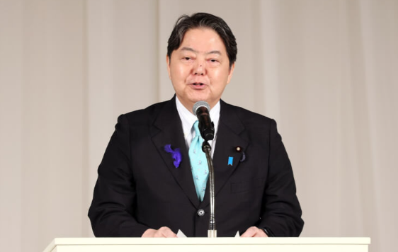 日本政府看了阅兵后，公开表态：绝不重蹈战争覆辙什么是真理？这TM就是真理！据