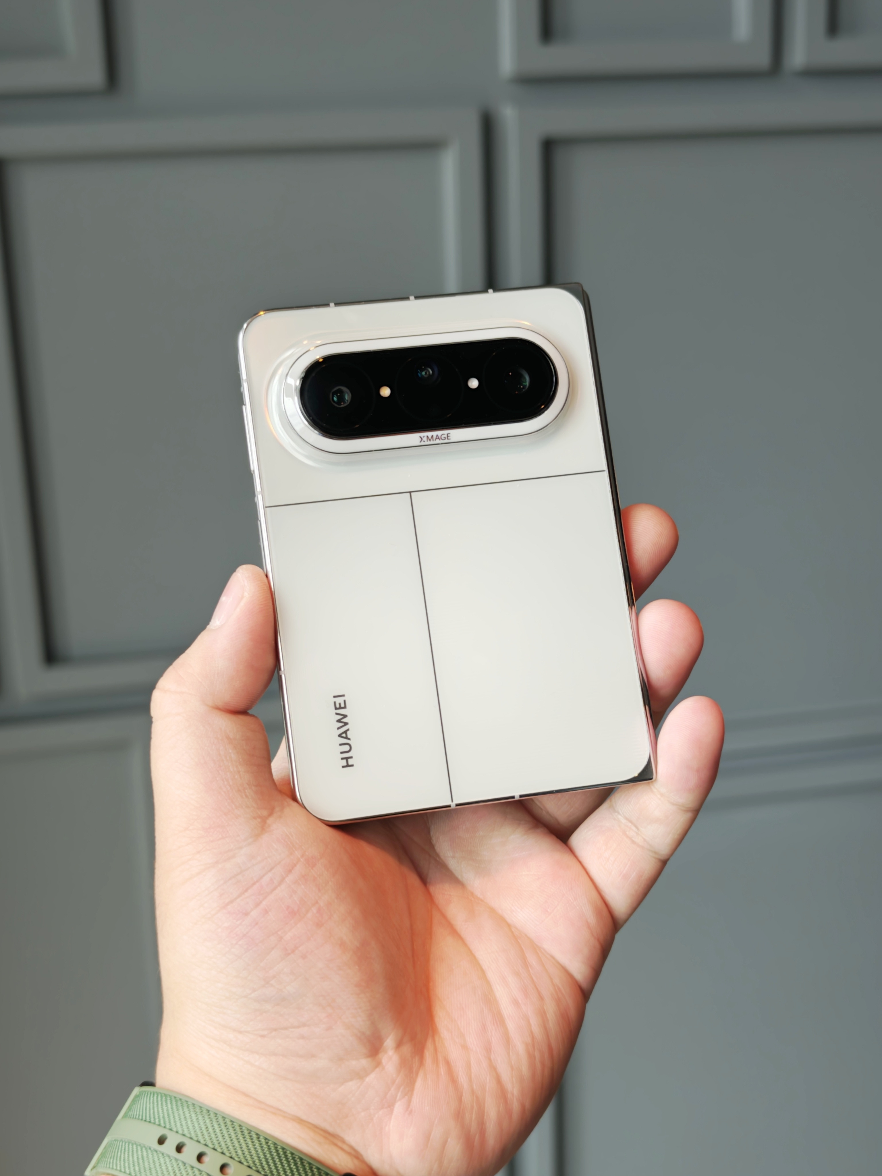 现在选择华为PuraXMax，半年以后你会发现：比苹果折叠屏便宜比苹果折叠屏