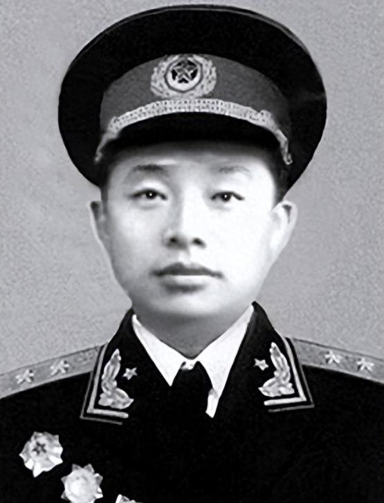 毛主席接见万岁军政委，初次握手时问道：你这个人为什么这么瘦？1951年3月下