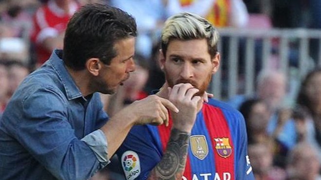 📰梅西生涯前期未踢任意球原因：对前辈们保持极高的尊重和敬意！前巴塞罗那助理教练