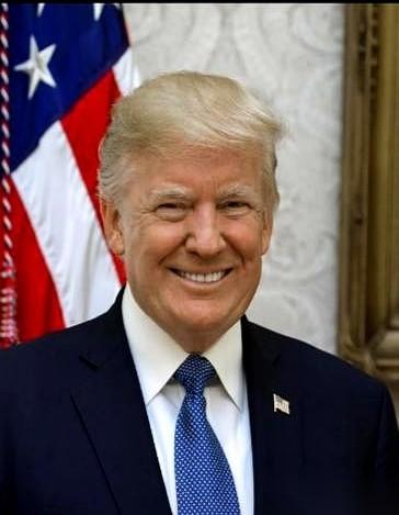 全世界都快把他当傻子了。可一个傻子，能在22岁刚出校门，就把纽约一片烂尾楼玩成