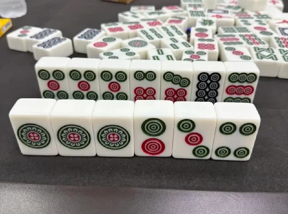 我看了半天这牌没有看明白，有麻将高手知道胡几筒吗？