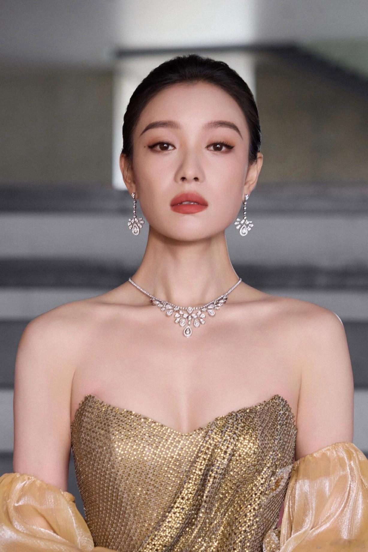 1.秦岚目前依旧没有结婚生子的打算，她和小男友一直分分合合，这件核心矛盾始终无