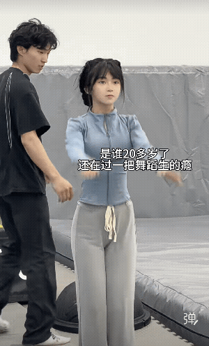 没发现她长得一张很动漫的脸么!