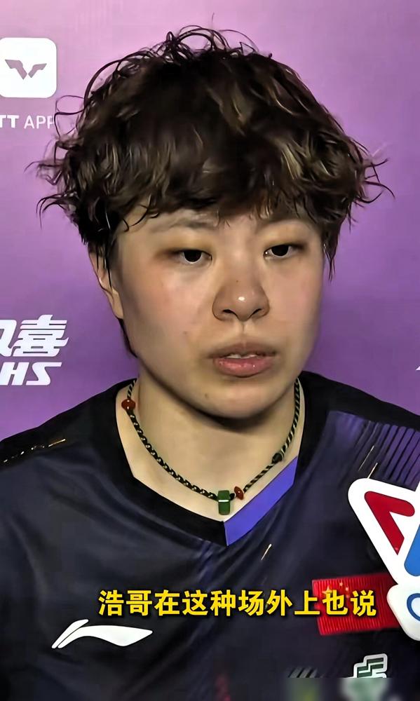 国乒姑娘喊教练“哥”，输掉奥运资格早有伏笔？训练馆里邱贻可拍王艺迪肩膀笑骂，