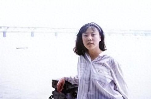 朱令体内铊含量远超致死量，报告白纸黑字写着“两次摄入”。警方1998年也确认她没
