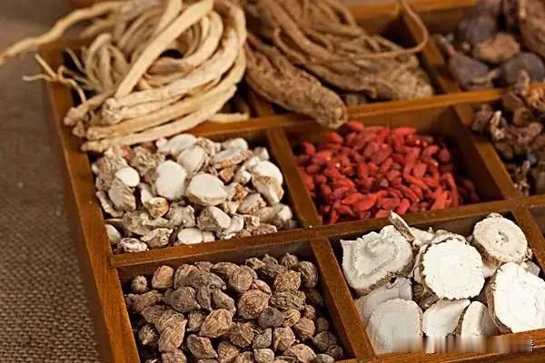 老中医忠告：见湿勿治湿、见痰别治痰、见汗莫治汗！3句话避开调理大坑大家好，