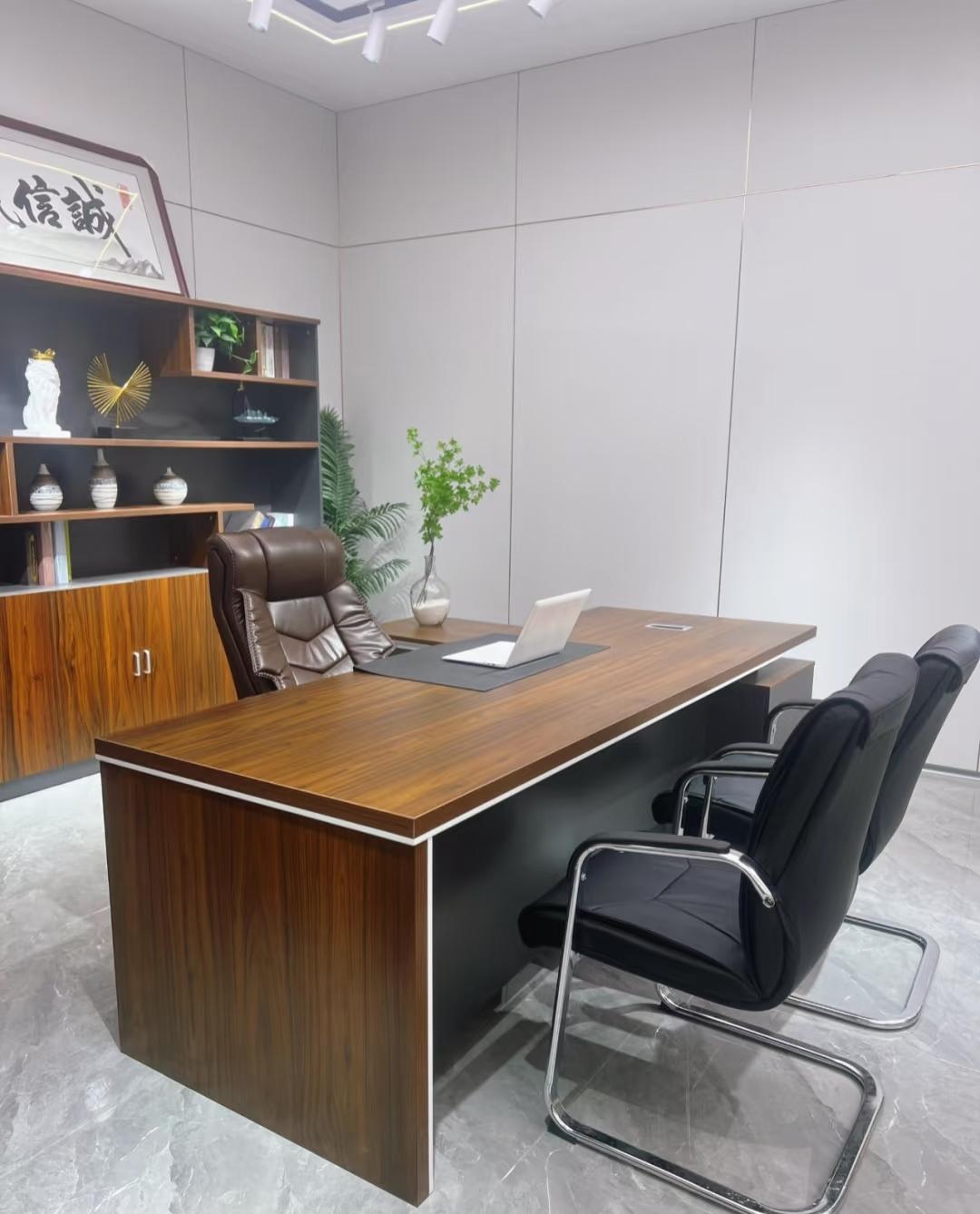 老板找了我，说有一个项目很赚钱，但手头还差一点，问我能不能借我1000000元，