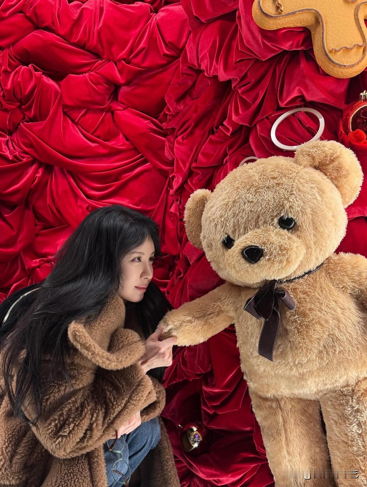 25日，演员徐贤在自己的Instagram上上传了多张照片。公开的照片中，徐贤外