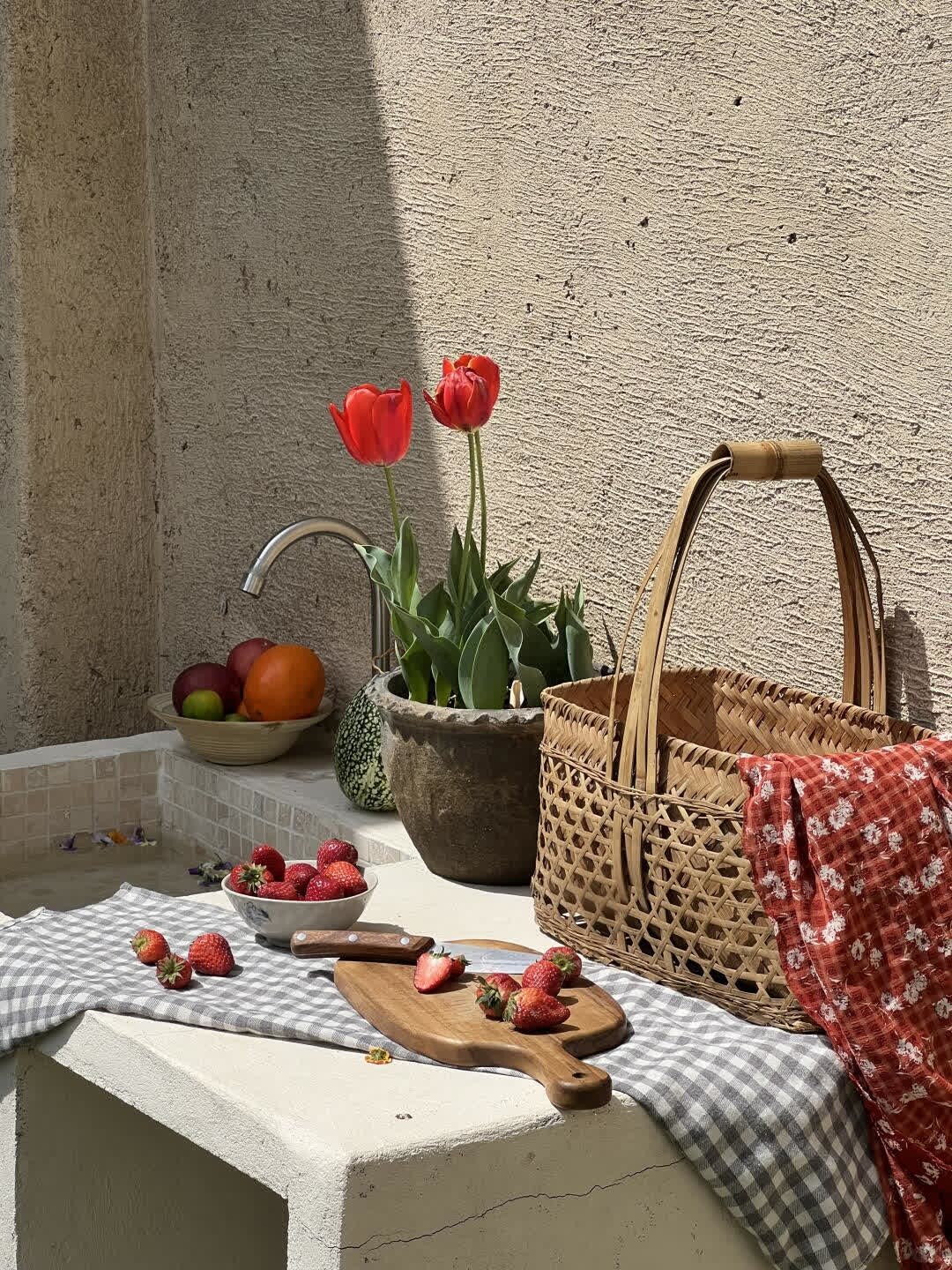 不上班、住农村，好喜欢哈哈我的家~喜欢家里的每一个角落厨房、洗手池、花园、房