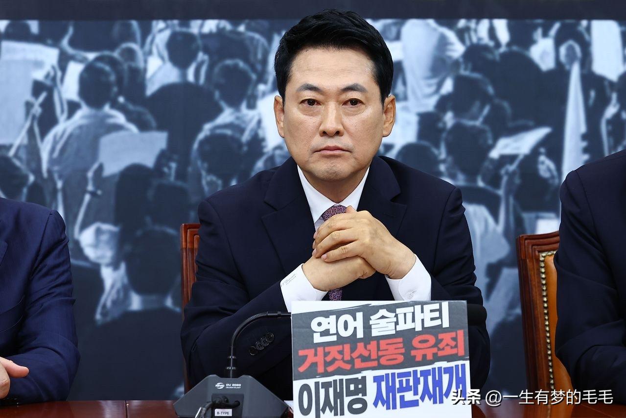不再被动忍让！韩国在野党党首张东赫强硬反击党内逼宫，铁腕整顿党纪6月26日，