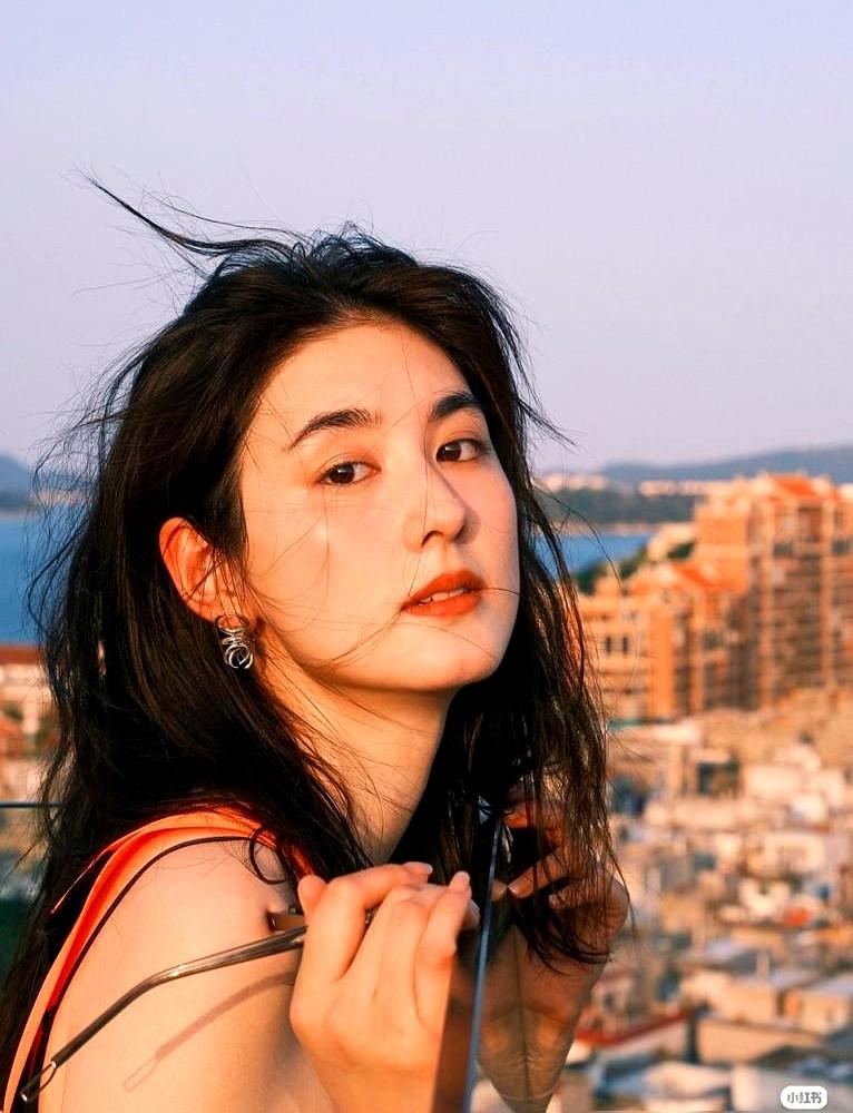 再多片酬也不演了！她自己都后悔了。央视一套新剧《主角》播出，观众对着屏幕直皱