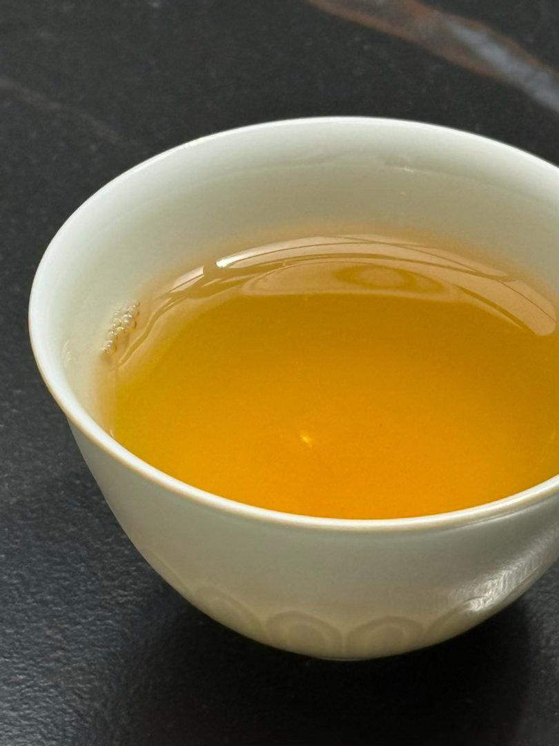 金骏眉为什么卖那么贵？金骏眉为什么是红茶的顶货？我们家为什么年年都要买？首先