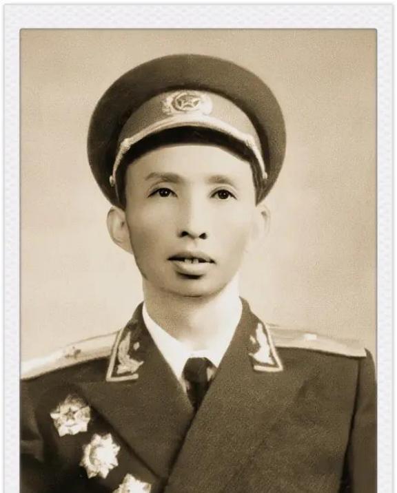 1955年定军衔那年，李迎希气得摔了杯子，他打了一辈子仗，济南战役立下大功，粟裕