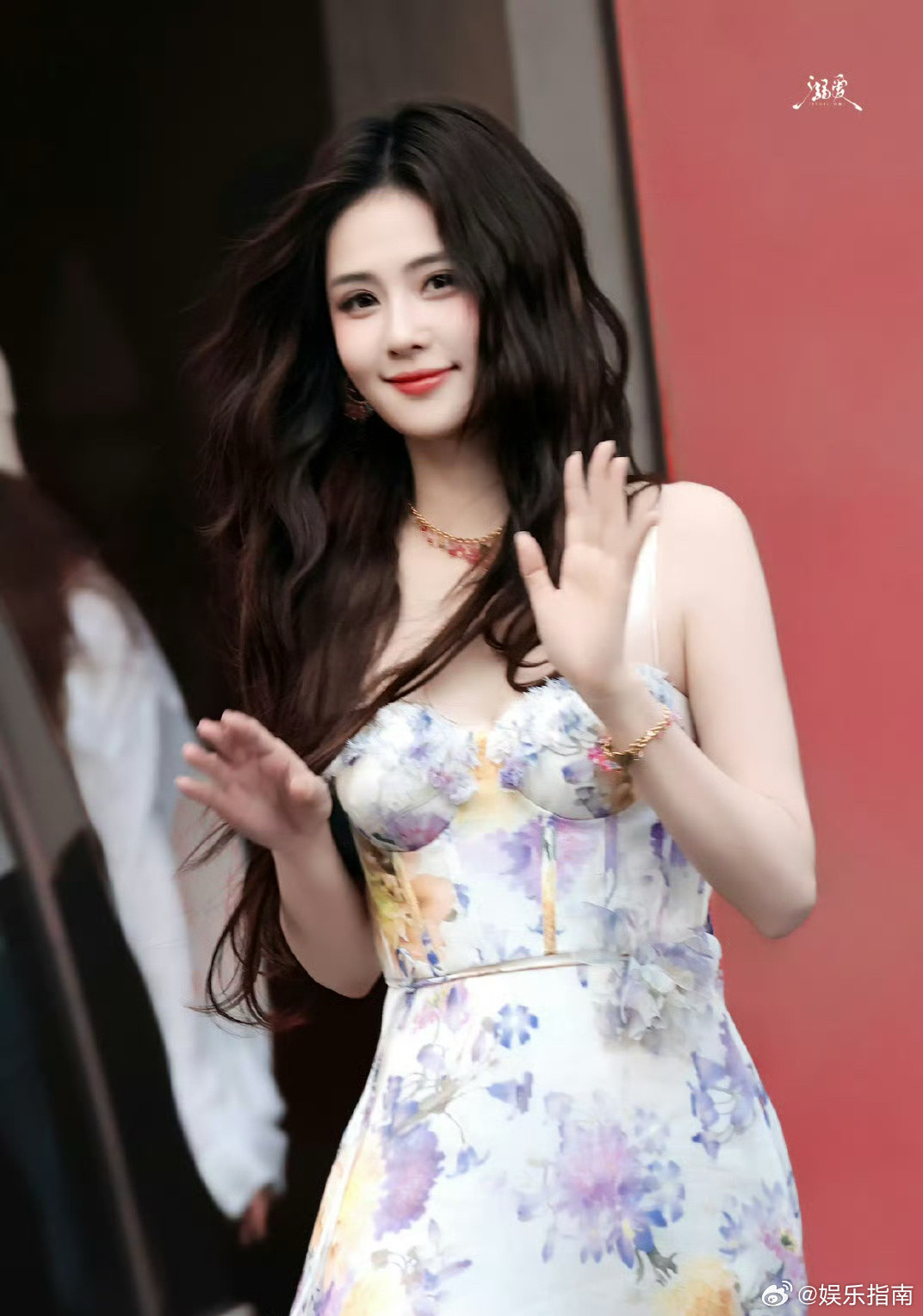 白鹿奔跑吧下班路透，简直是花仙子，又仙又sexy！