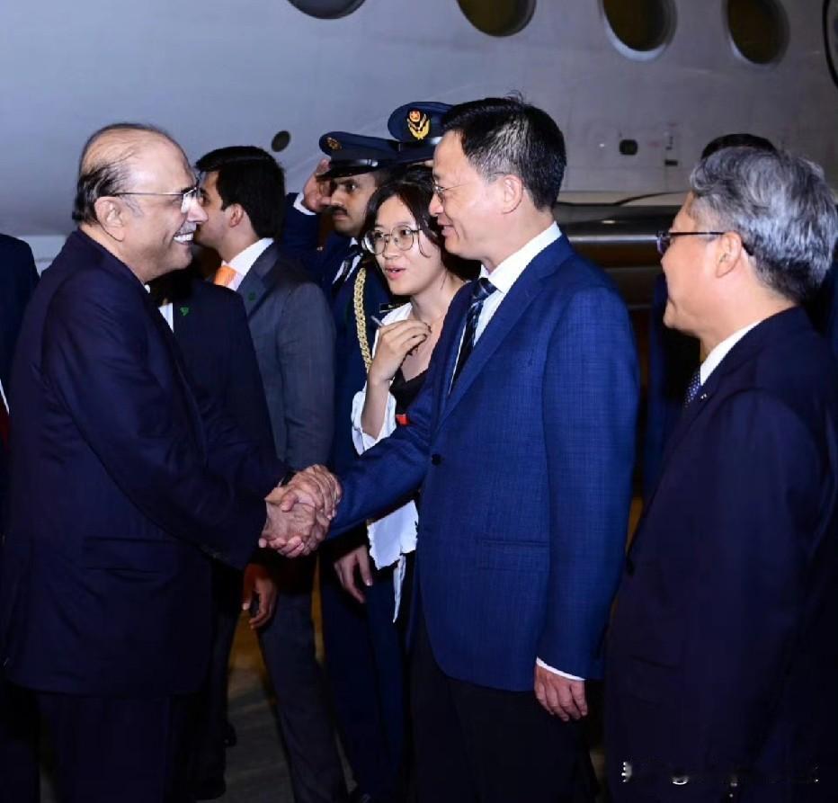 好好好，这次巴铁总统突访海南岛，大概率就是来参加本国首艘039B外贸版的交付仪式