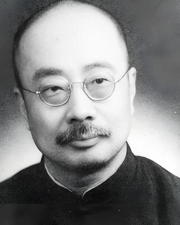 1936年，鲁迅去世的第2天，和鲁迅反目成仇13年的弟弟周作人，若无其事地去学校