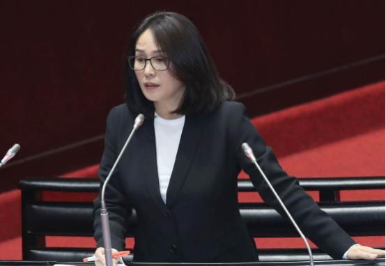 台湾网友最近在问：岛内统派还有没有明天？黄智贤还在硬扛，但后面恐怕会有更多主张统