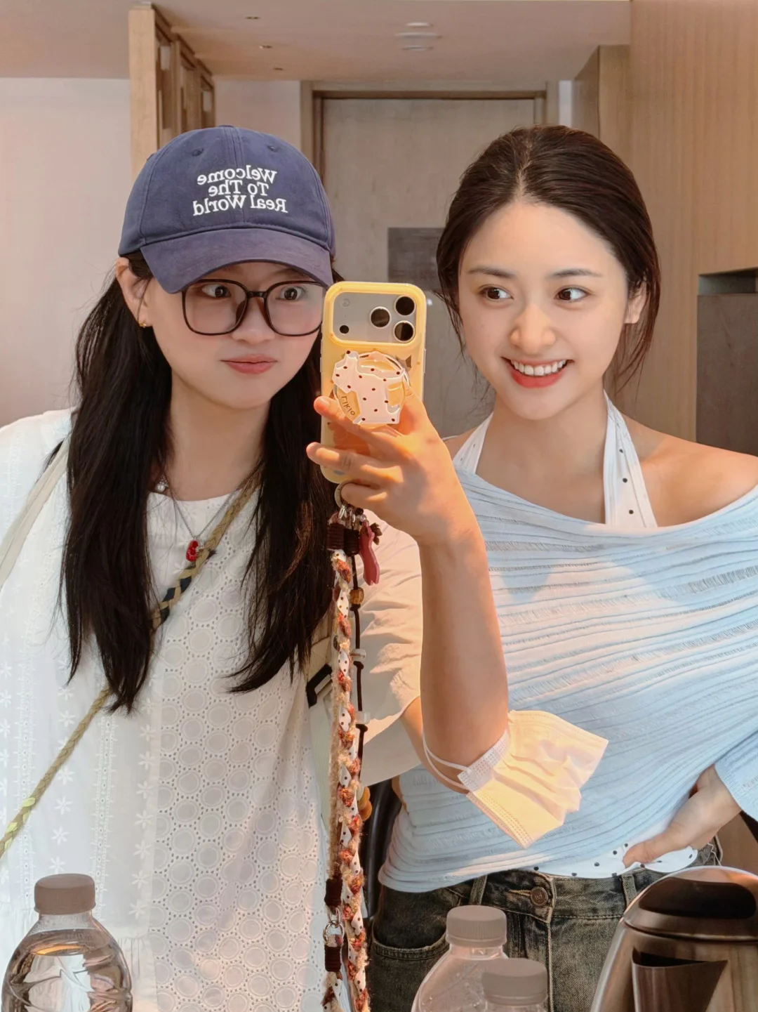 沈月翁小雯合照图