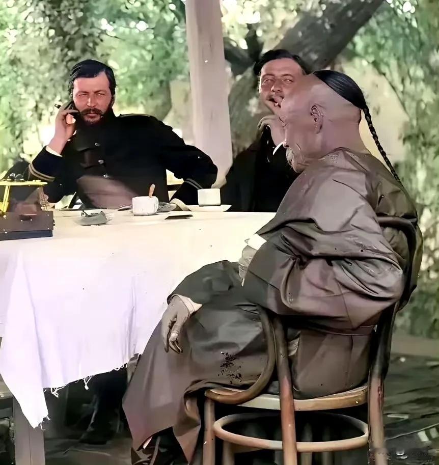 这一刻，代表封建余孽的思潮具象化了！金钱鼠尾发型，你喜欢吗