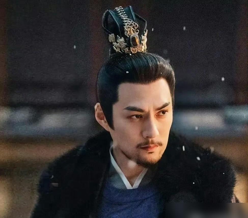 张凌赫疯了？上一部戏1200万，到《逐玉》直接砍到350万。他和田曦薇加起