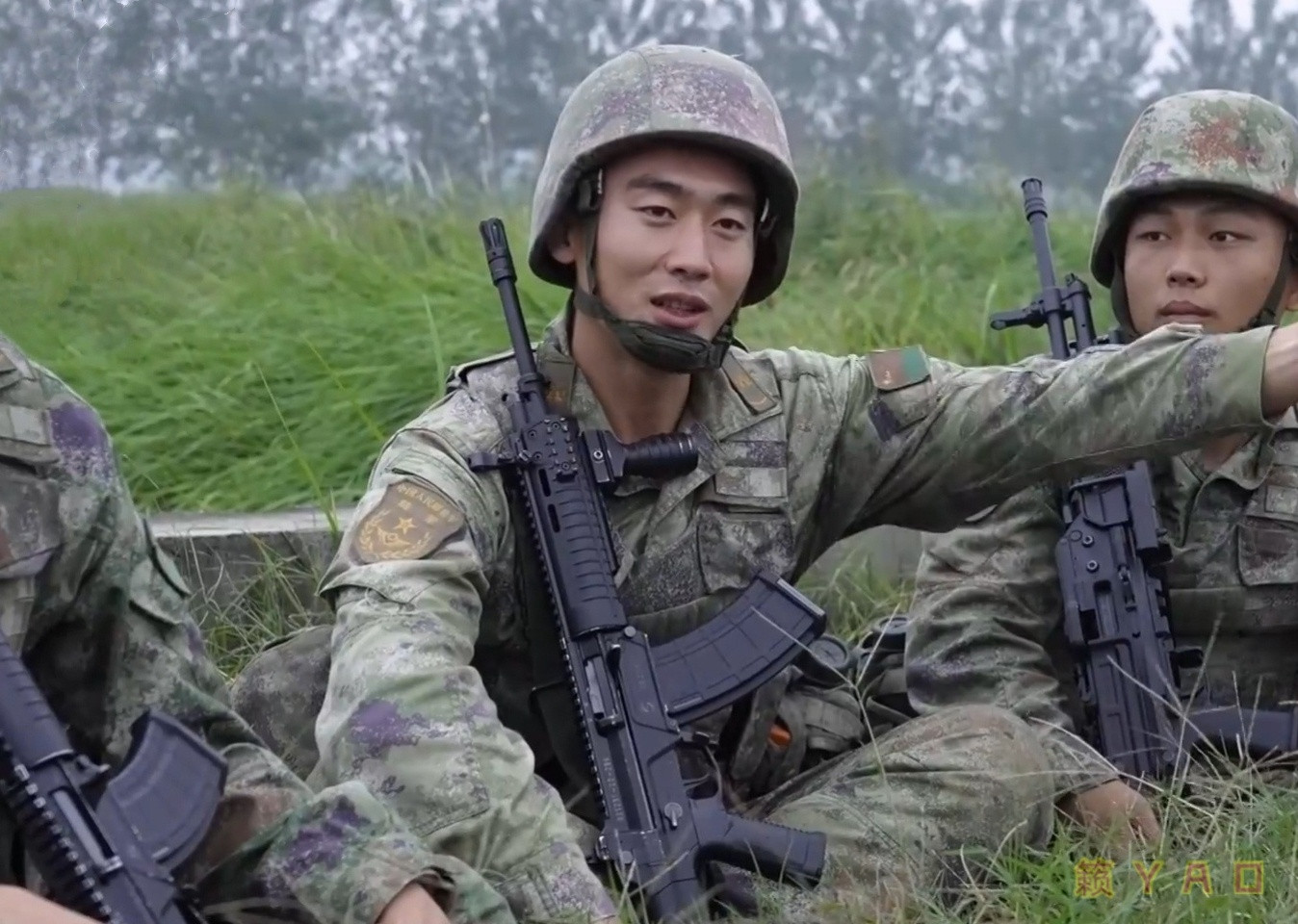 同款前垂握虽然垂握有制式的，不过现在各单位及个人普遍存在自购非制式附件的情况，真