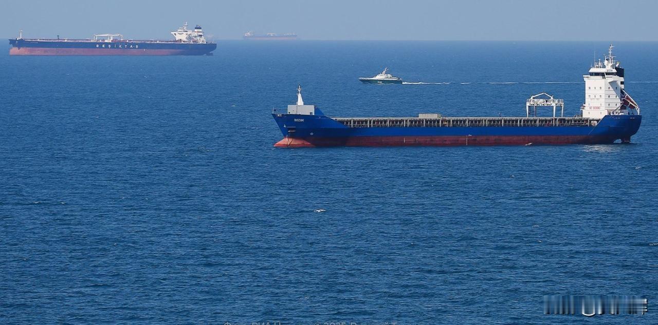 俄罗斯乌拉尔原油价格五年来首次跌破每桶40美元。2025年12月，乌拉尔原