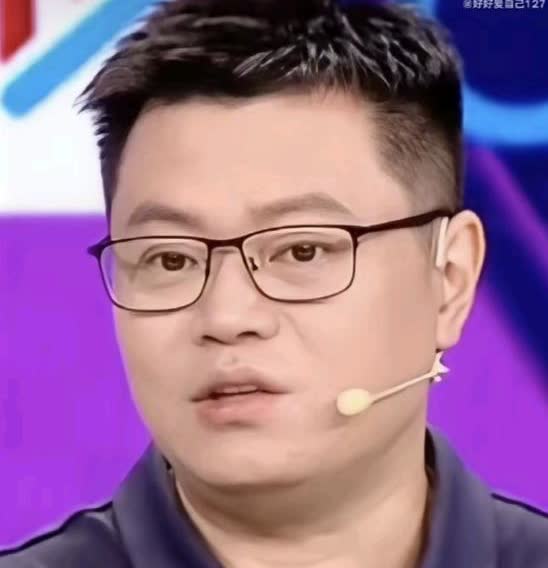侯英超才是真解说！侯英超解说确实有一套。明明是个专业运动员出身，