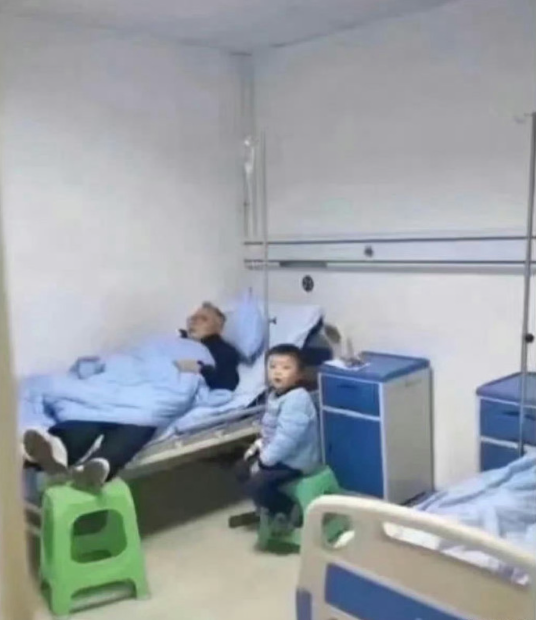 远看是孝子，近看是大孝子​​​​