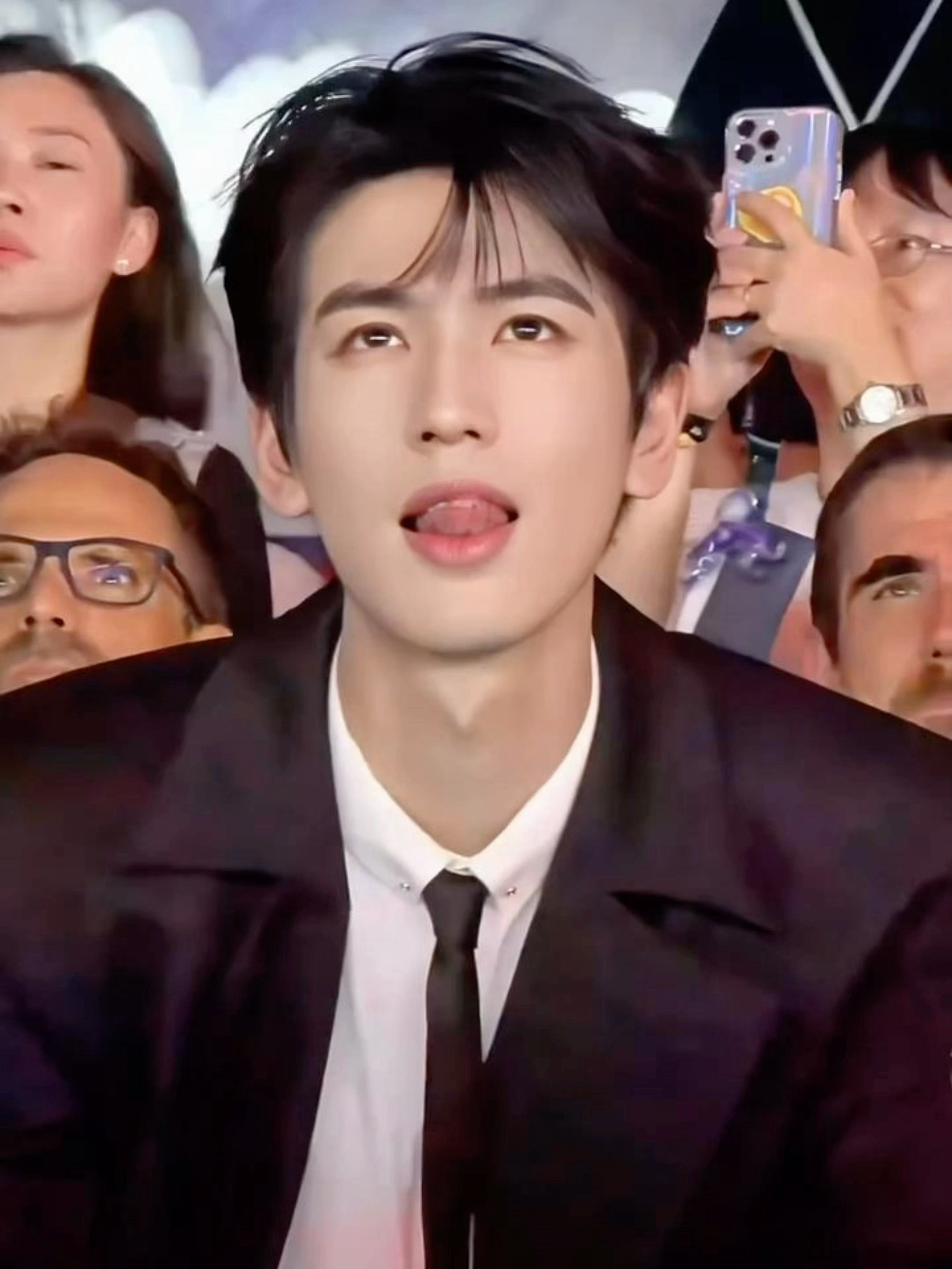 张凌赫|女友视角比帅照更有杀伤力