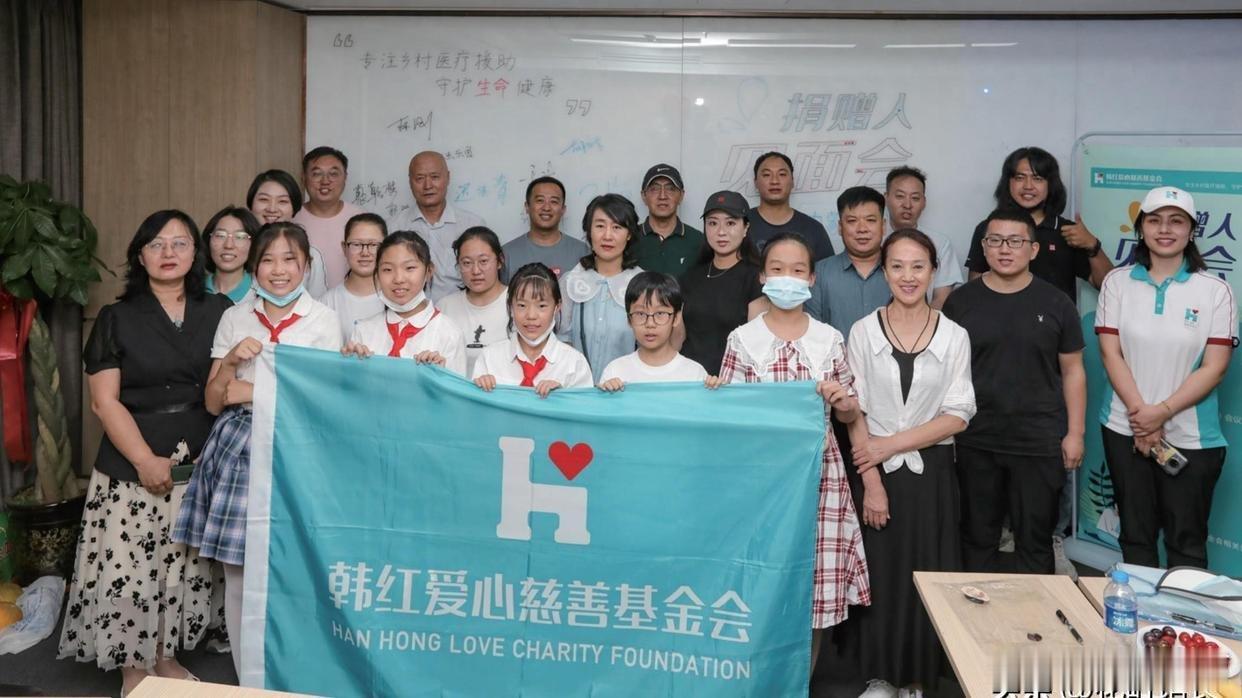 54岁的韩红，被传开空壳公司、侵吞上亿、做假慈善，围绕她私生活的那些说法有多不靠