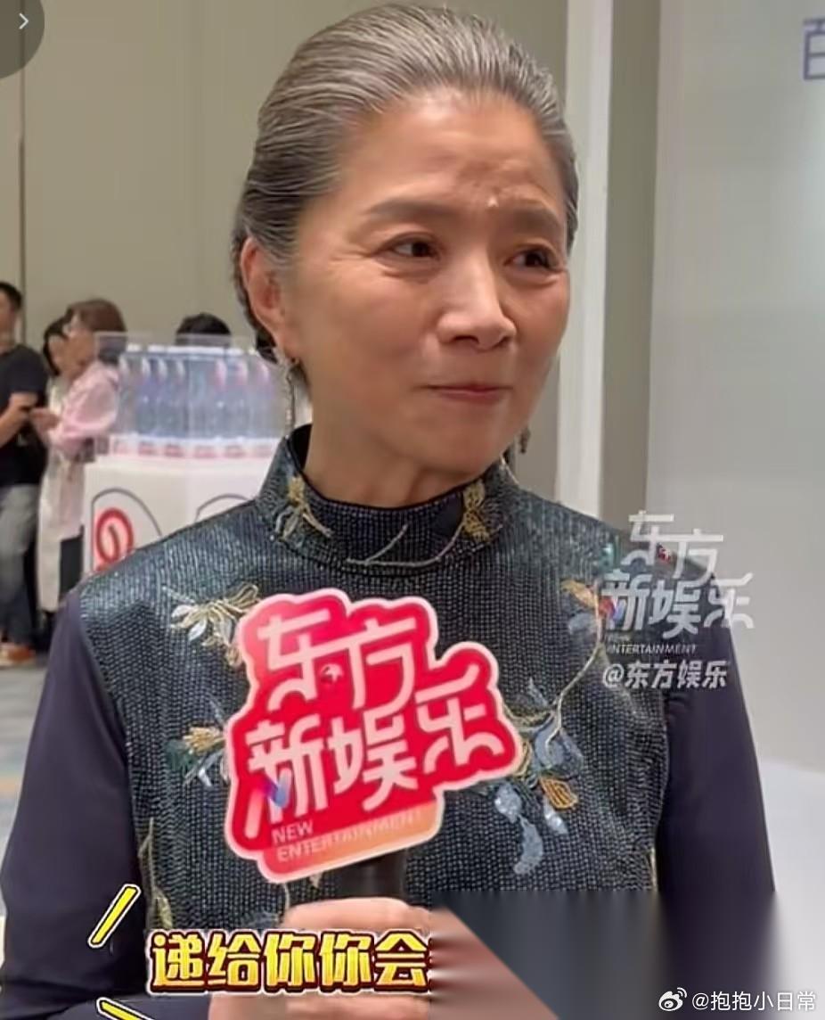 主持人问迟蓬：“如果有一个恶婆婆的剧本递给你，你会接吗？”迟蓬毫不犹豫地说：“
