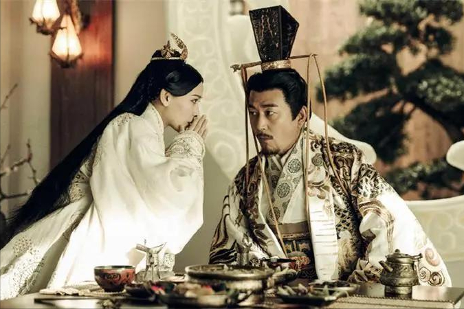 吕不韦有恩于两代秦王，为何后来被清算？ 吕不韦，战国末期秦国的名臣，也是“斗