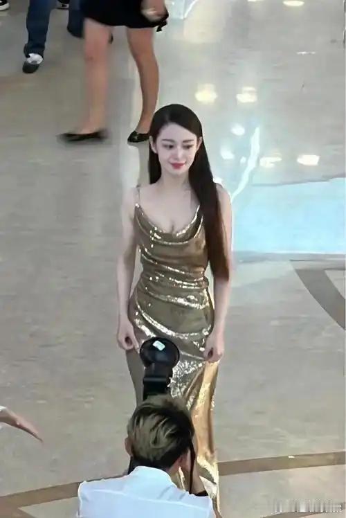 吉娜生完二胎五个月腰围不到一尺七，产后妈妈看完沉默：这合理吗