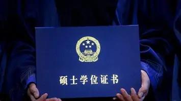 读研好，还是考公好？有人觉得公务员稳定碾压一切，有人认为研究生学历更吃香，我作为
