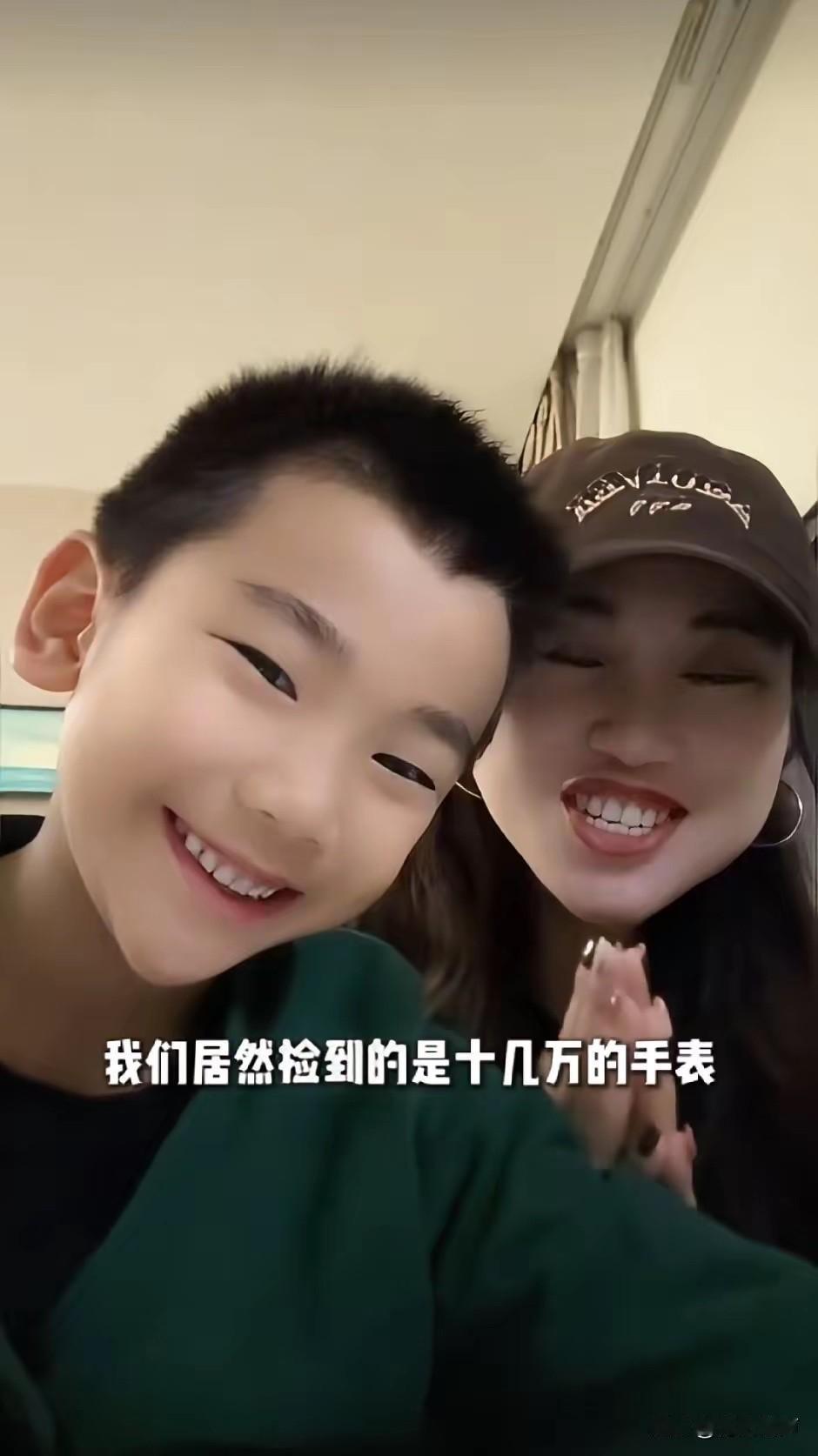 5月1日，湖北武汉。小男孩在饭店捡到价值十几万的绿水鬼手表，和妈妈交给饭店老板保