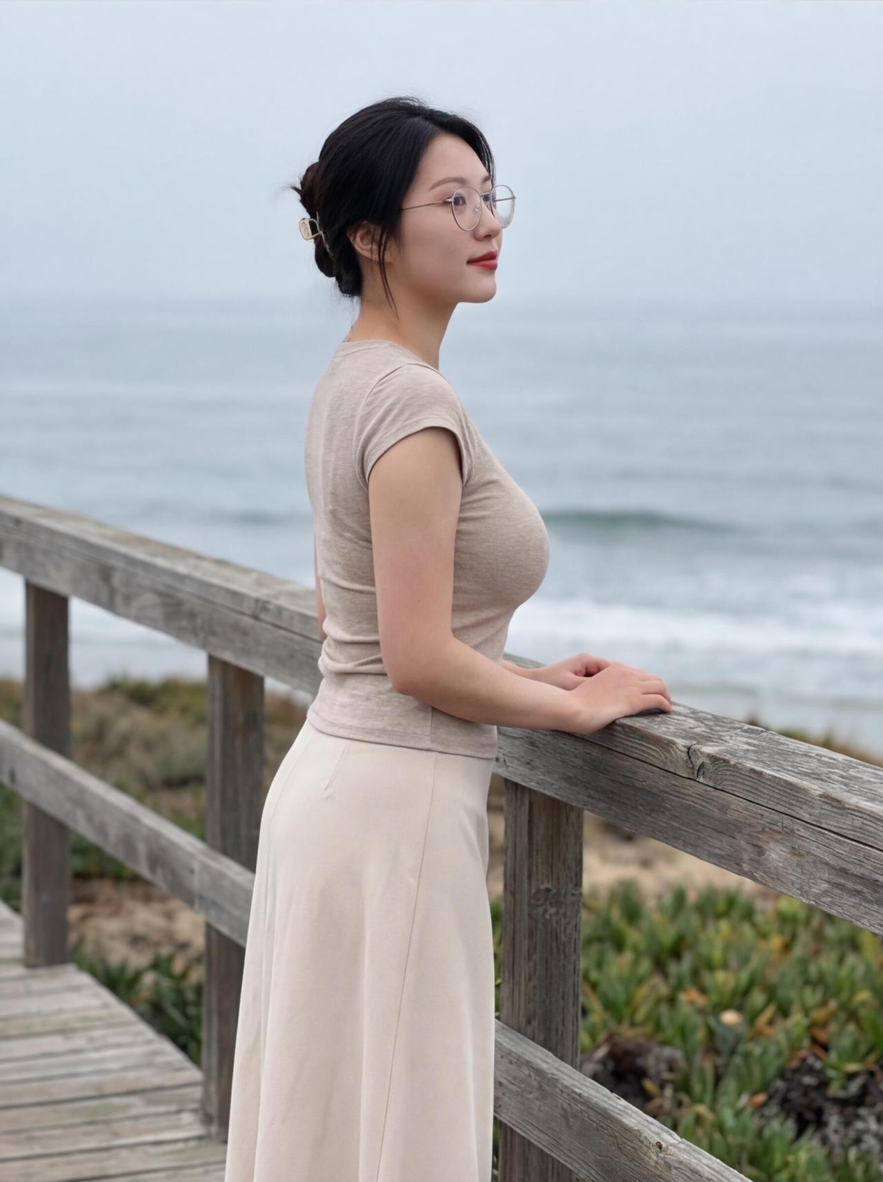 海边漫步，轻风拂面，享受宁静时光。